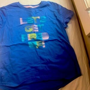I’m sell this pretty shirt never has been worn